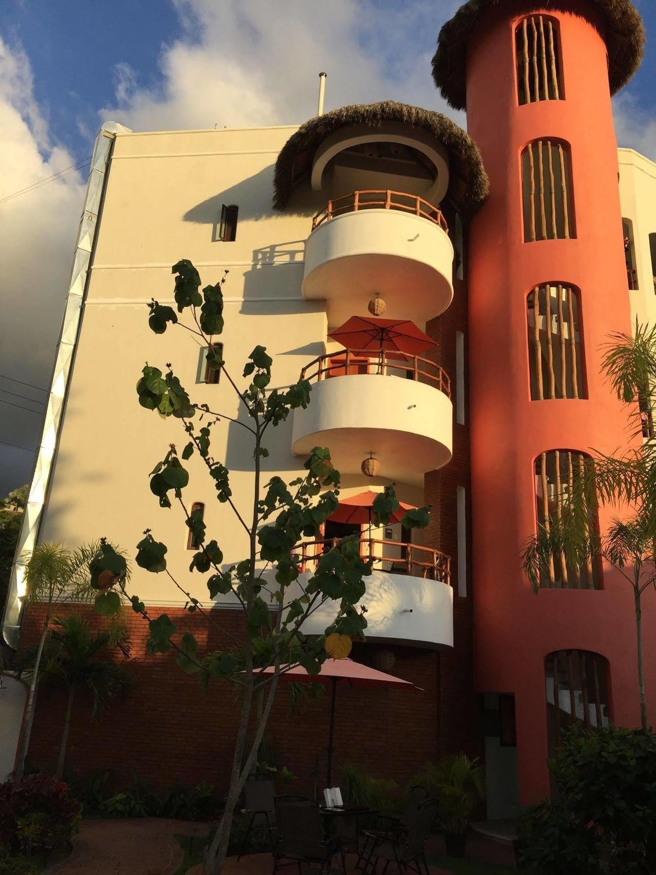 Hotel Y Suites Los Encantos Sayulita Esterno foto